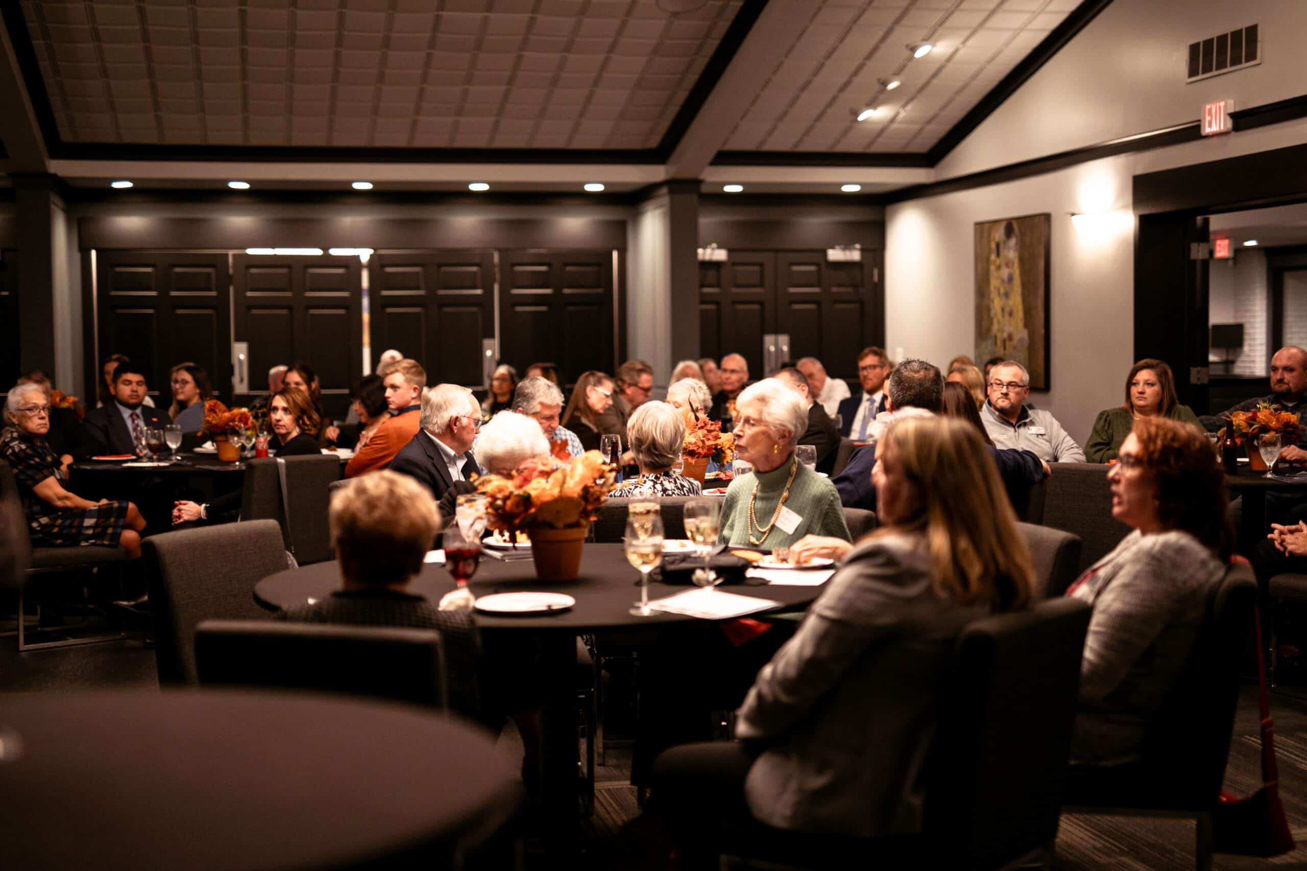 2025 Highland Distinguished Alumni image of everyone in the room at the Freeport Club
